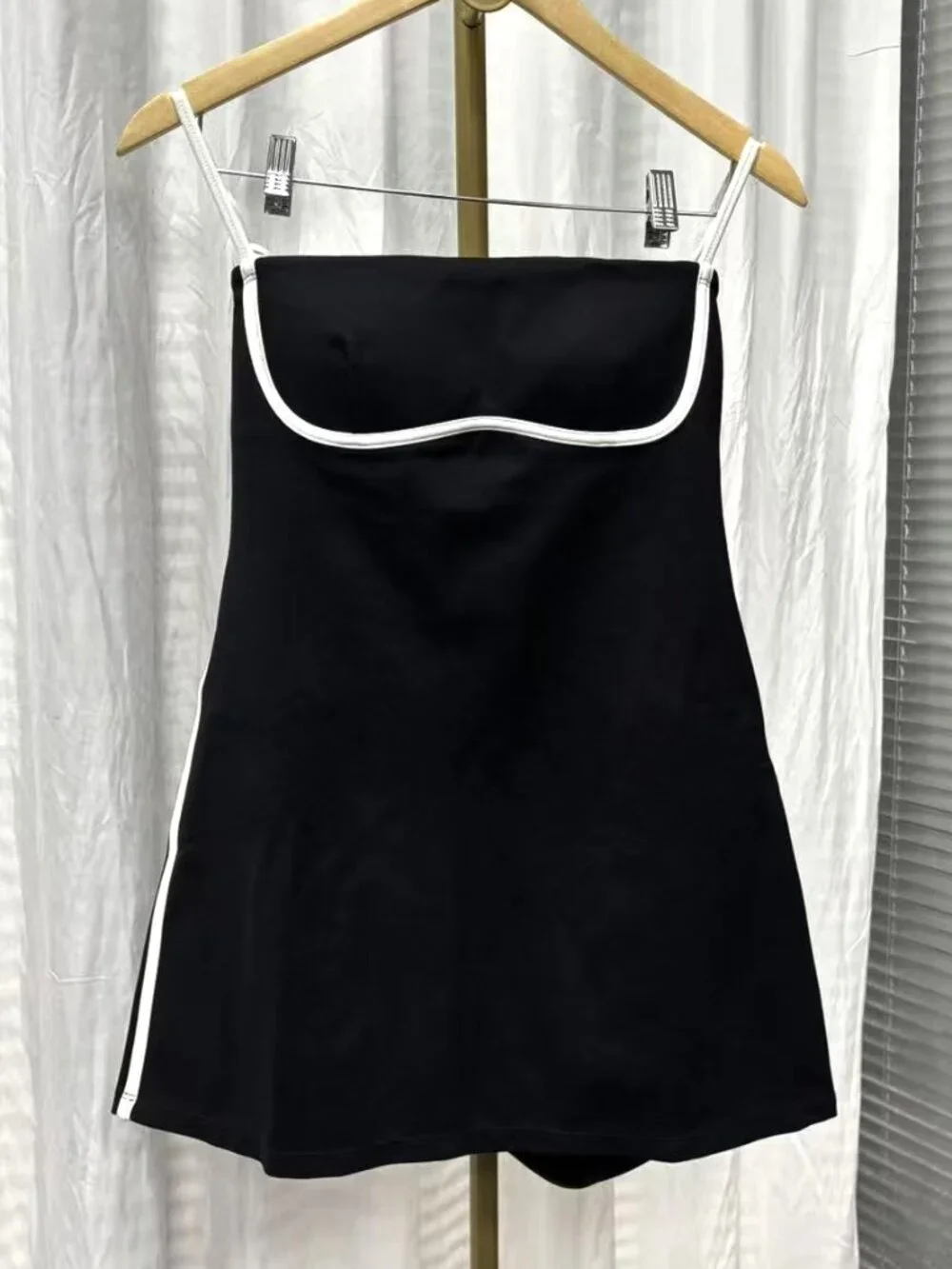🖤 Alo Airbrush Streamlined Dress - Black and White Color Block Fitted Dress